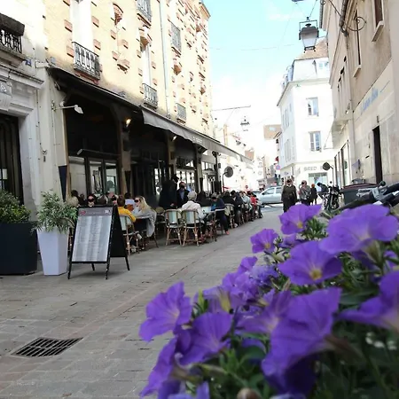 Apartment Royal By Beds4wanderlust - Place Du Marche Avec Parking Prive Fontainebleau