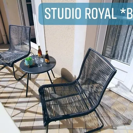 Royal By Beds4wanderlust - Place Du Marche Avec Parking Prive
