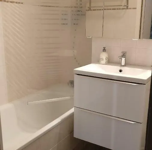 Royal By Beds4wanderlust - Place Du Marché Avec Parking Privé Apartamento Fontainebleau