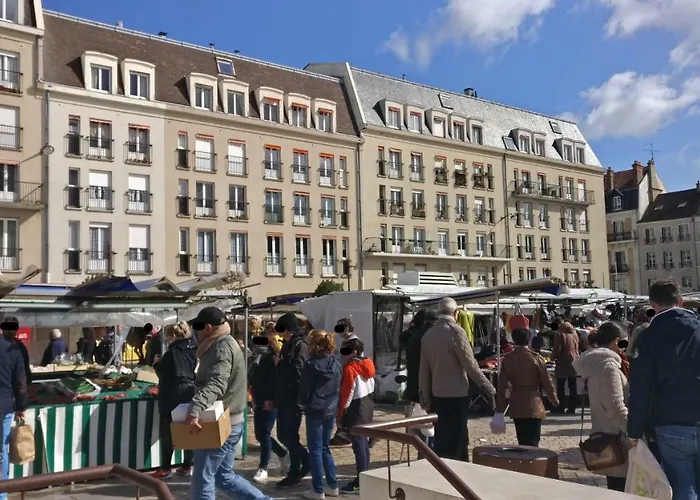 Royal By Beds4wanderlust - Place Du Marché Avec Parking Privé Apartamento