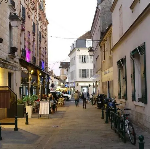 Royal By Beds4wanderlust - Place Du Marché Avec Parking Privé Fontainebleau